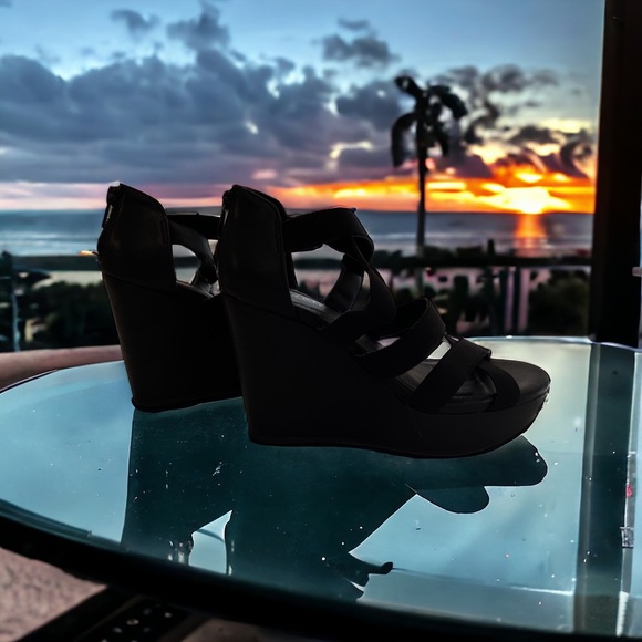 Torrid Black Stretchy platform wedge sandals. Zip up heel. Easy on off. 9.5 Wide - Picture 5 of 15
